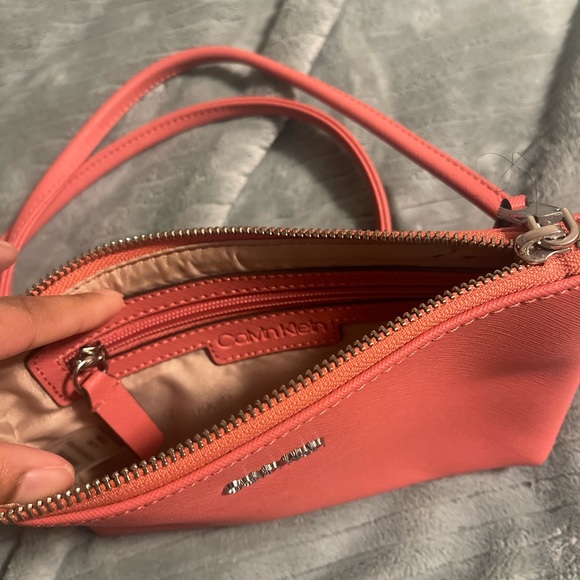 4 Crossbody’s, 3 BackPacks, 2 Wallets and 2 Special Gifts - Picture 8 of 12